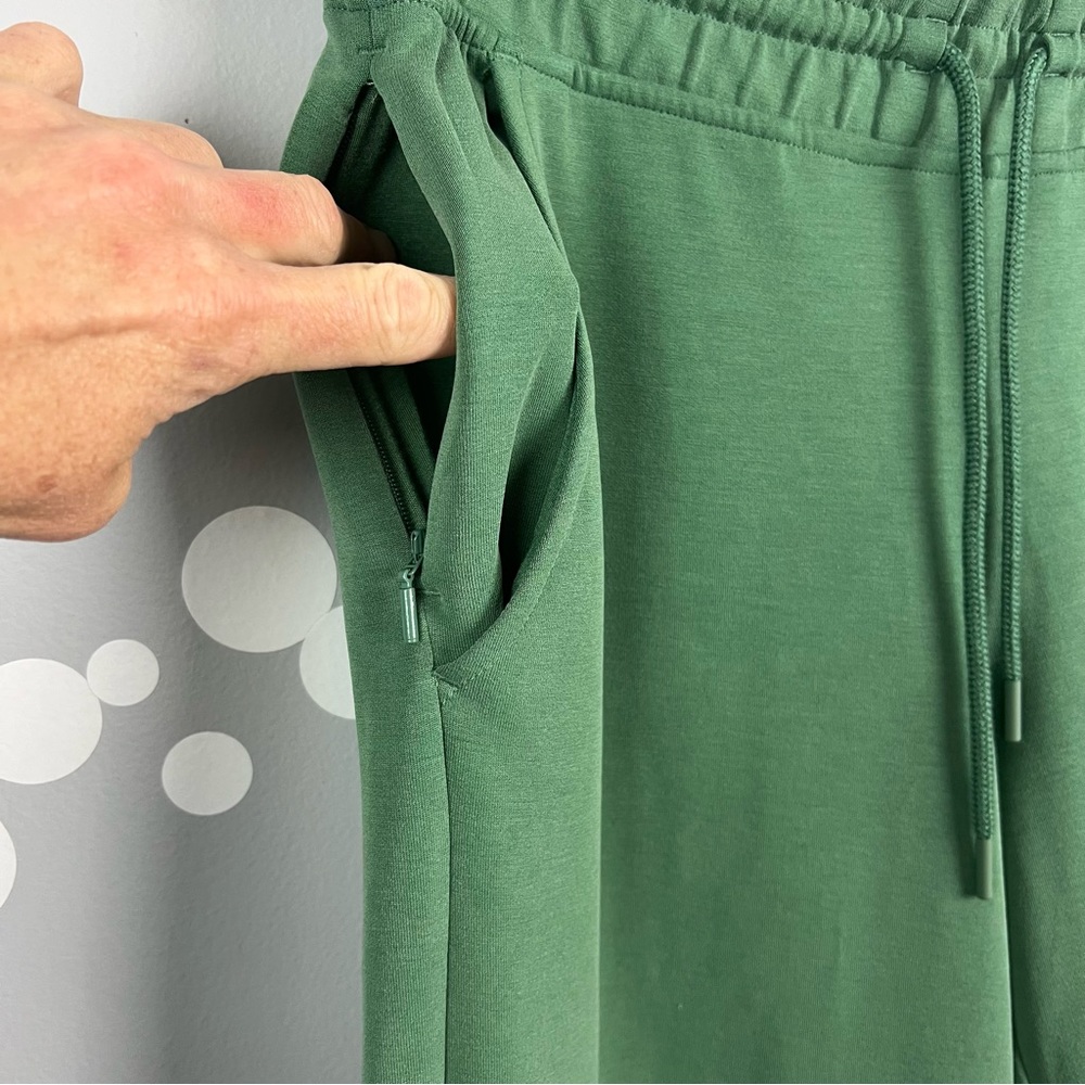 Athleta Green Cropped Wide-Leg Sweatpants - Picture 4 of 10